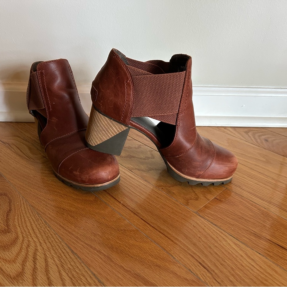 Sorel Addington Cut Out Brown Heeled Boots with Chunky Heel